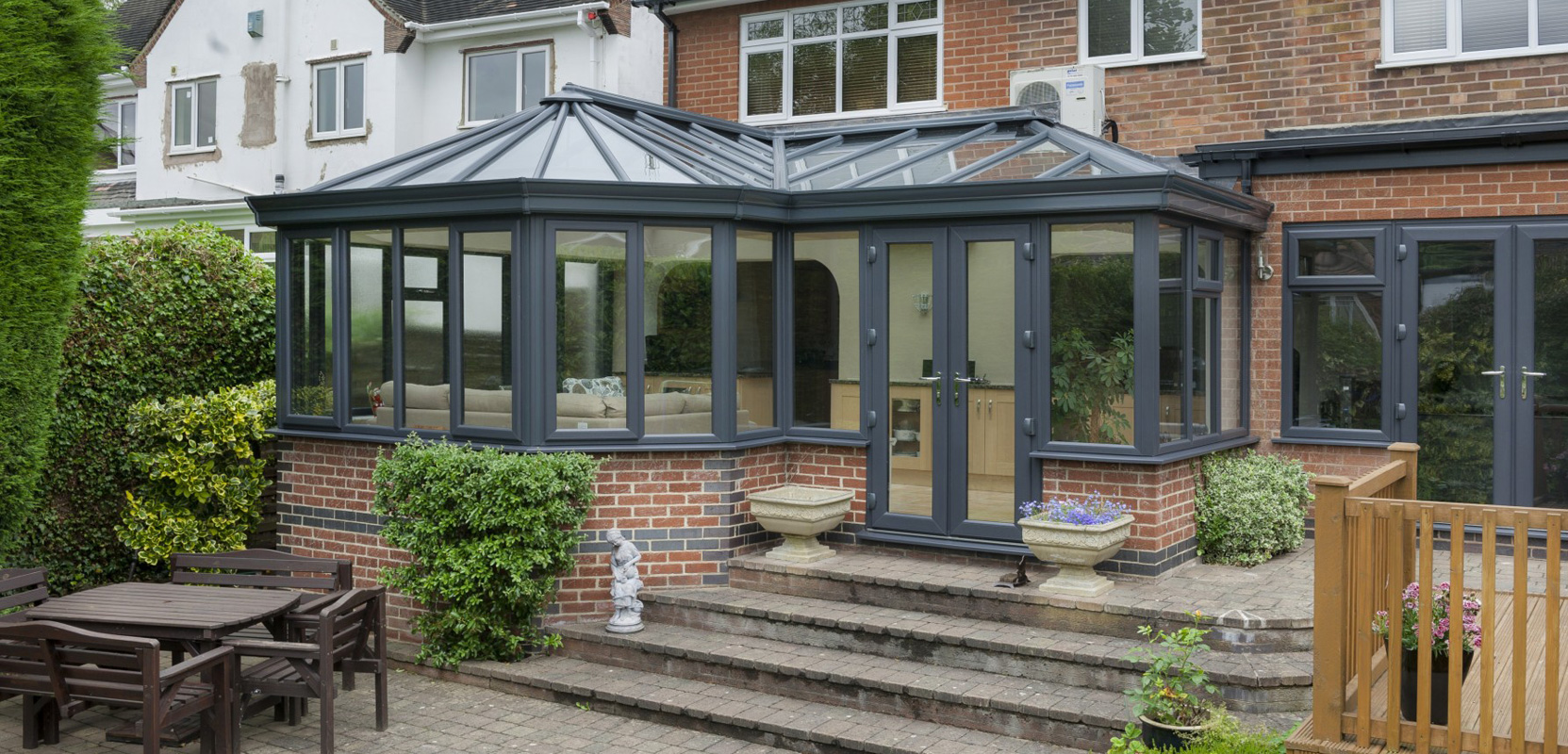Photo of an P-shaped conservatory